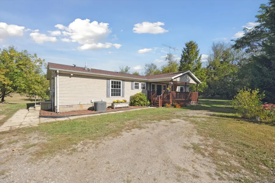 6838 Moreland Road, Jonesville, MI 49250 - Image #2