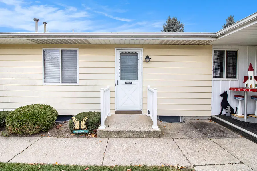 5953 Leisure South Drive Se, Kentwood, MI 49548 - Image #2