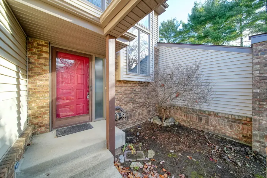 2812 S Wooddale Drive #2, Jackson, MI 49203 - Image #2