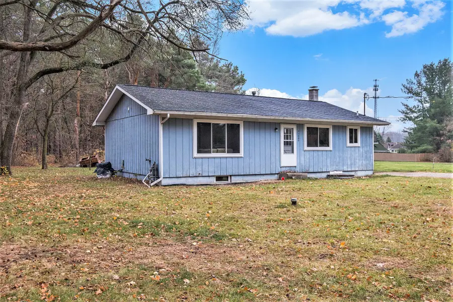 11680 Podunk Avenue Ne, Greenville, MI 48838 - Image #2