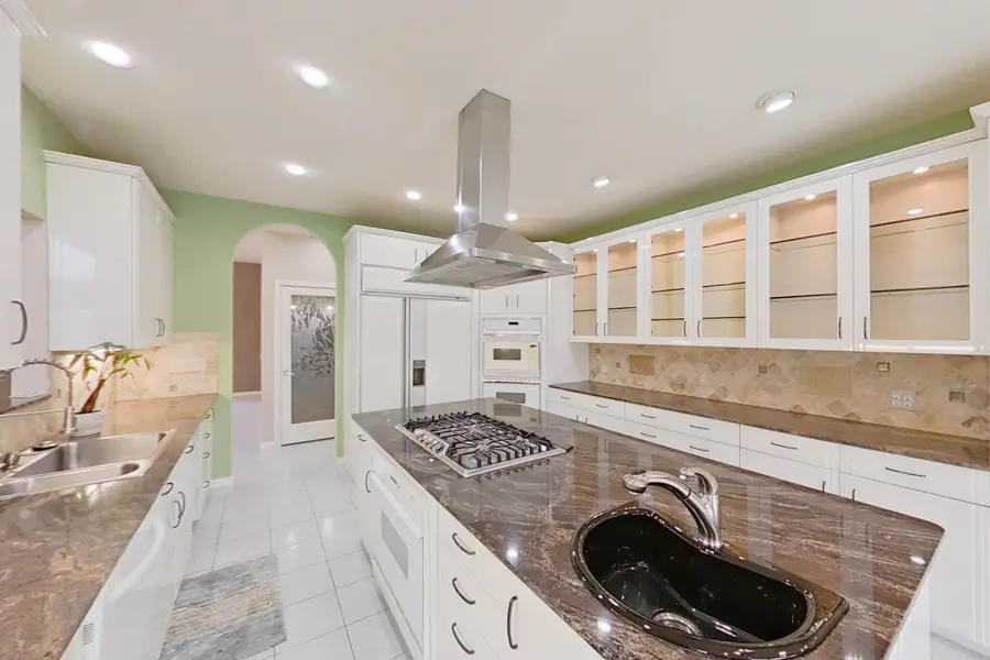 48315 Wadebridge Drive, Canton, MI 48187 - Image #3