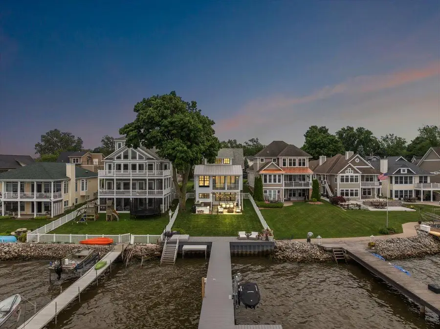 579 Crescent Drive, Holland, MI 49423 - Image #2