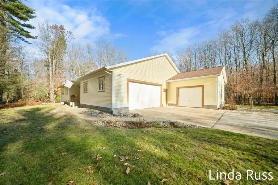 468 N Green Creek Road, Muskegon, MI 49445 - Image #2