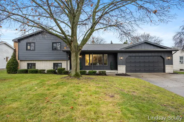 5899 Pinetree Avenue Se, Kentwood, MI 49508