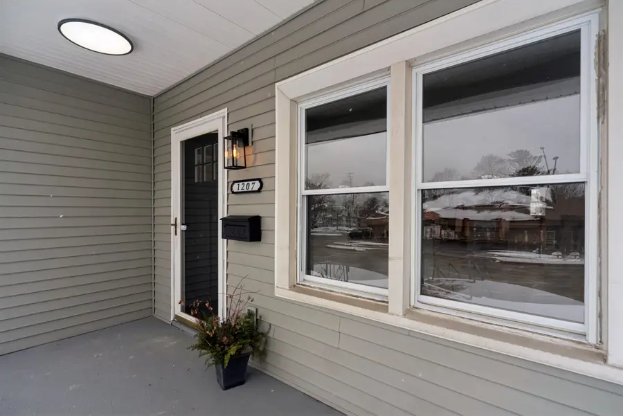 1207 W Michigan Avenue, Jackson, MI 49202 - Image #2