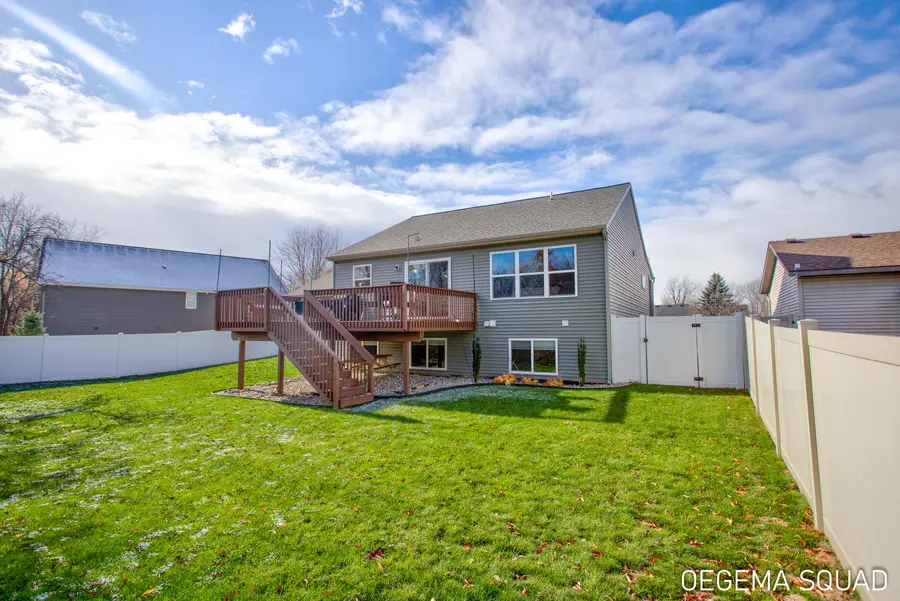 10902 Woodedge Drive, Allendale, MI 49401 - Image #2