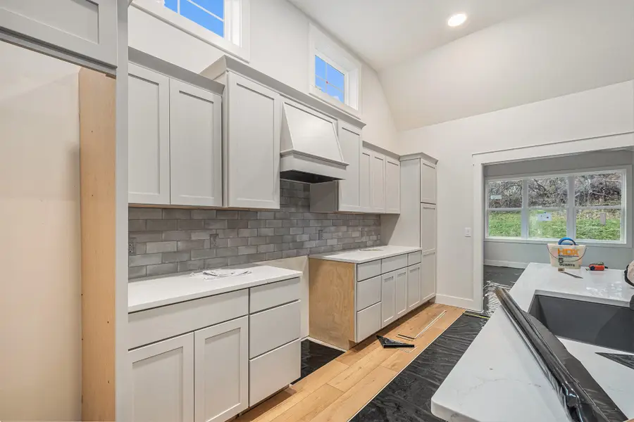 4712 Knapp Bluff Drive Ne, Grand Rapids, MI 49525 - Image #2