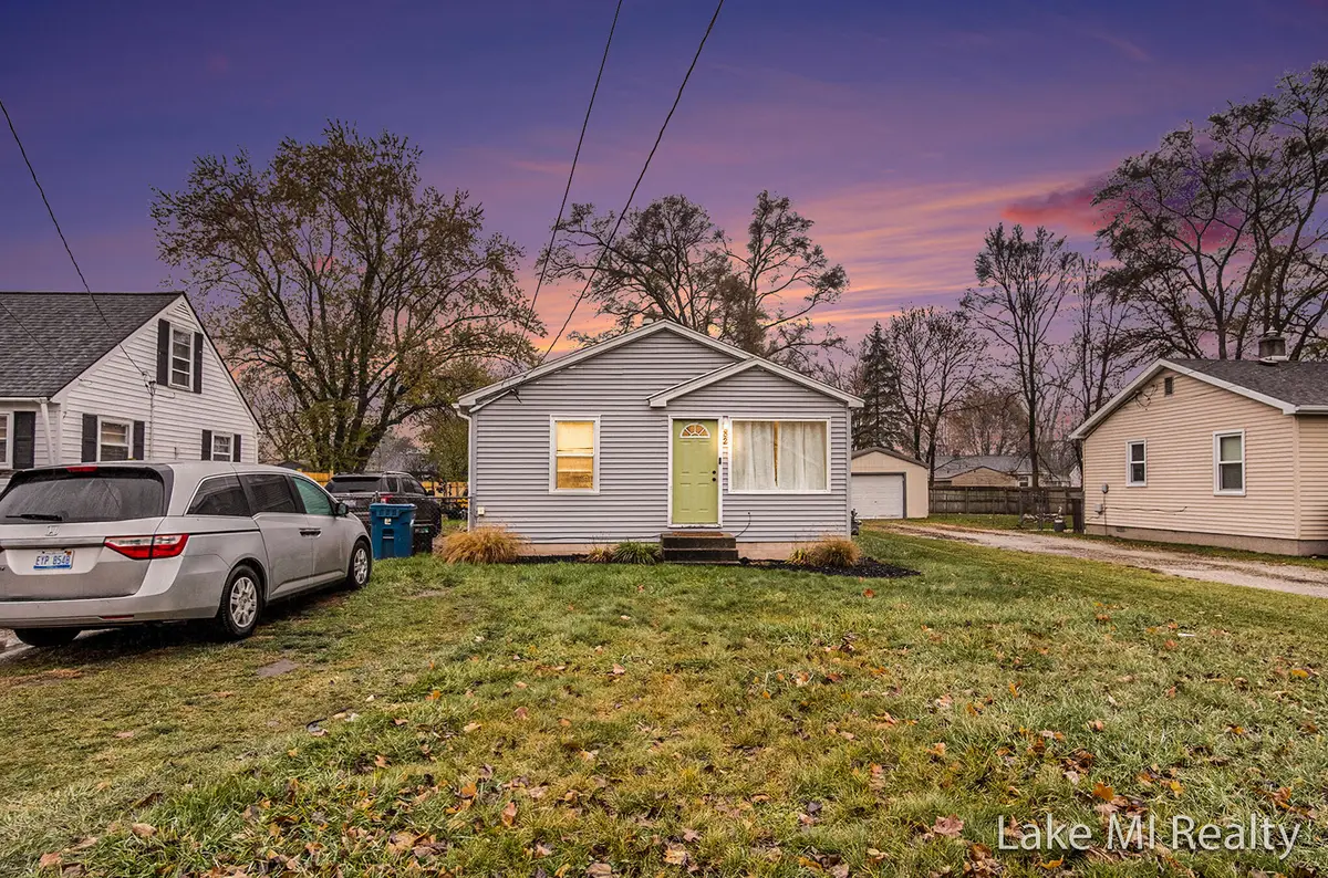 82 Peony Street Sw, Grand Rapids, MI 49548 - Image #1