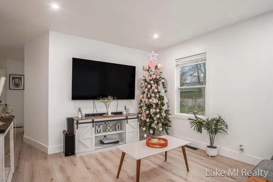 82 Peony Street Sw, Grand Rapids, MI 49548 - Image #2