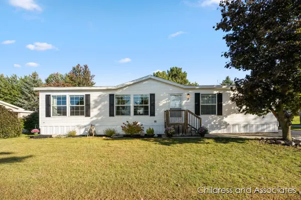 360 E Tuttle Road #6, Ionia, MI 48846