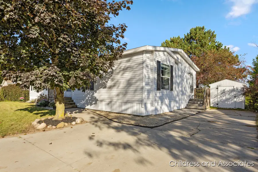 360 E Tuttle Road #6, Ionia, MI 48846 - #2