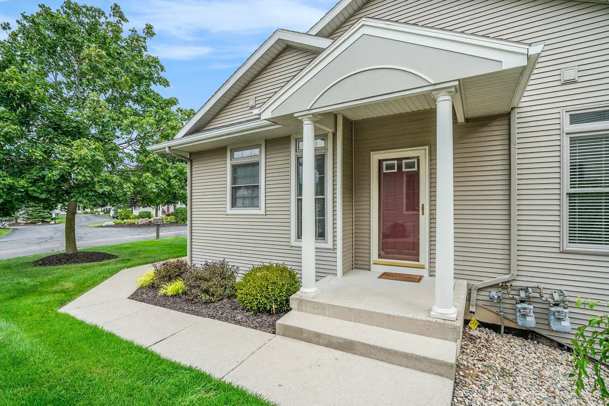 1092 Kensington Street Nw, Grand Rapids, MI 49534 - Image #1