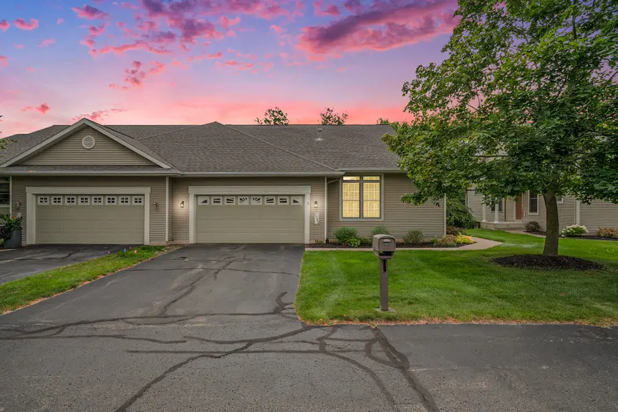 1092 Kensington Street Nw, Grand Rapids, MI 49534 - Image #2