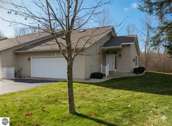 326 Woodside Circle #33, Cadillac, MI 49601