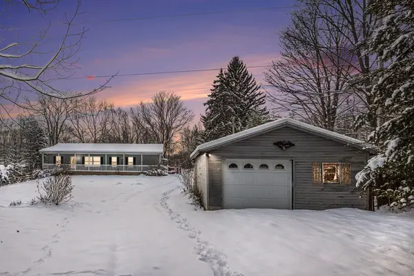 2810 Oak Forest Road, Buchanan, MI 49107