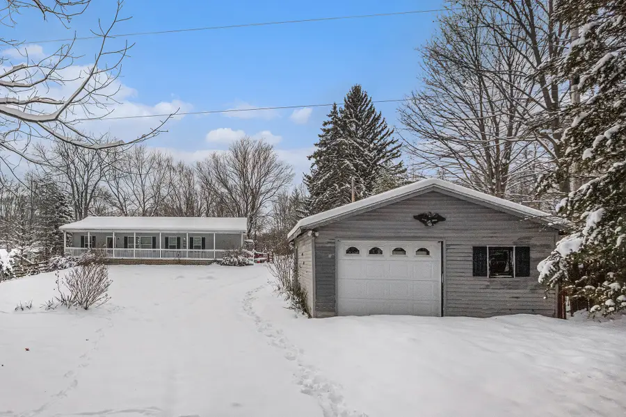 2810 Oak Forest Road, Buchanan, MI 49107 - Image #2