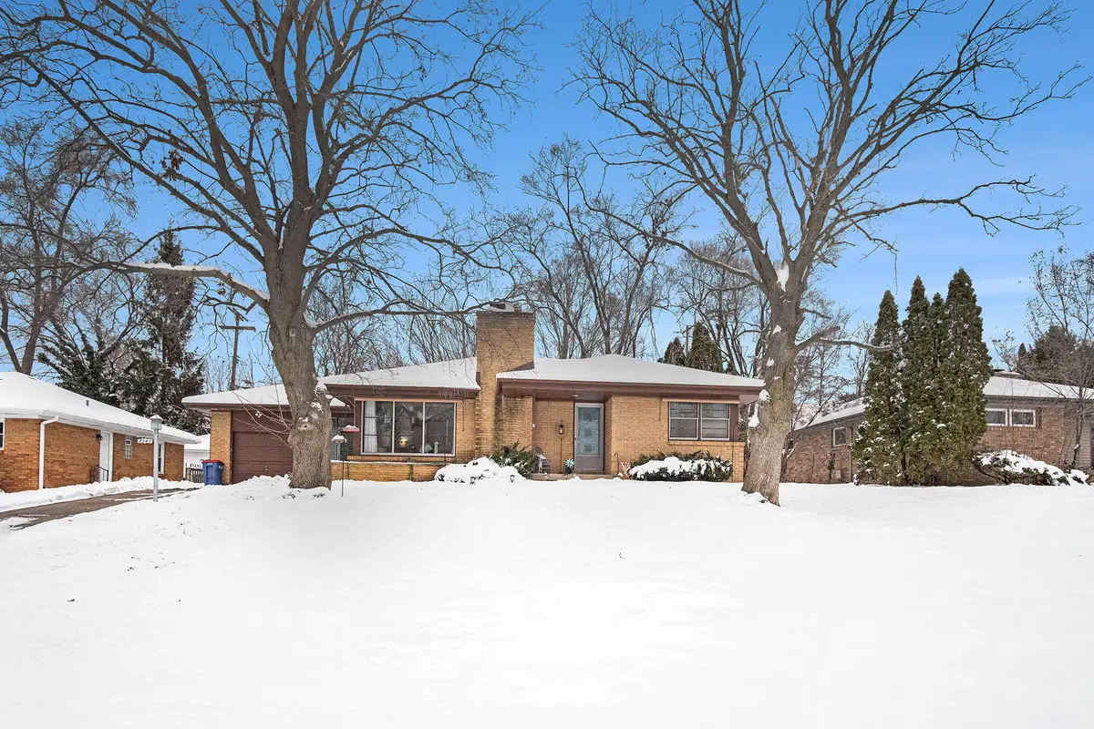 2141 Tremont Boulevard Nw, Grand Rapids, MI 49504 - Image #1