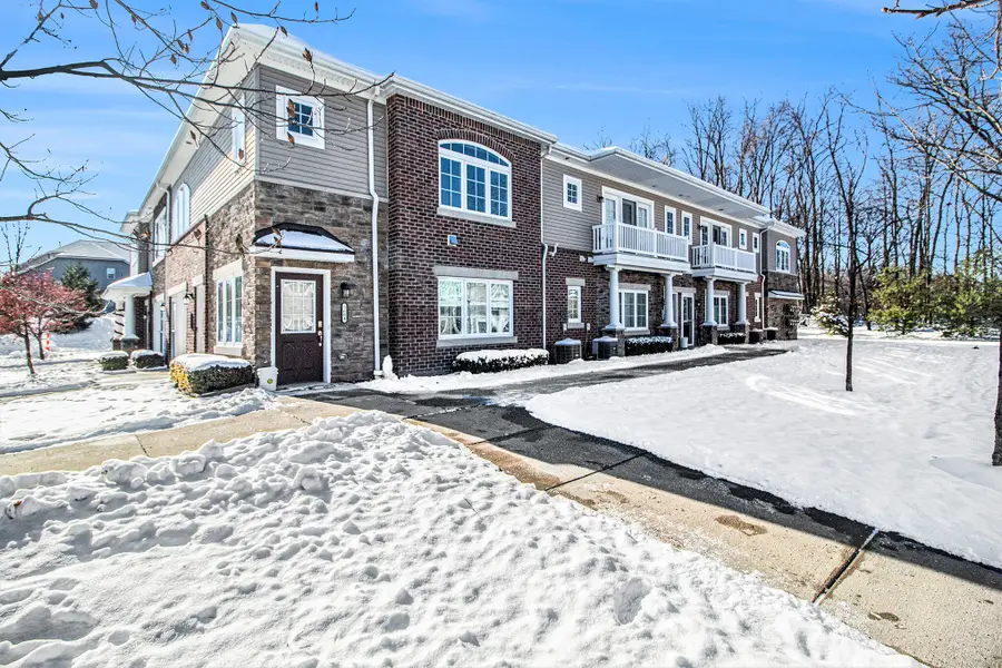 5610 Arbor Chase Drive, Ann Arbor, MI 48103 - Image #2