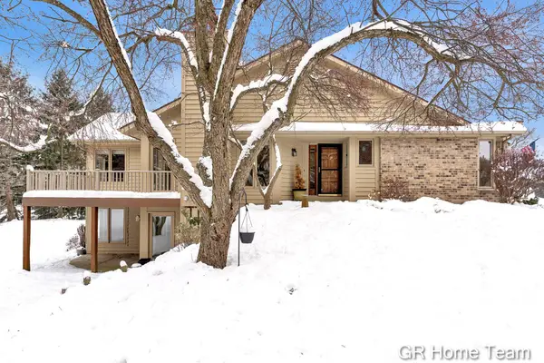 1946 Cross Bend Street Ne #35, Grand Rapids, MI 49505