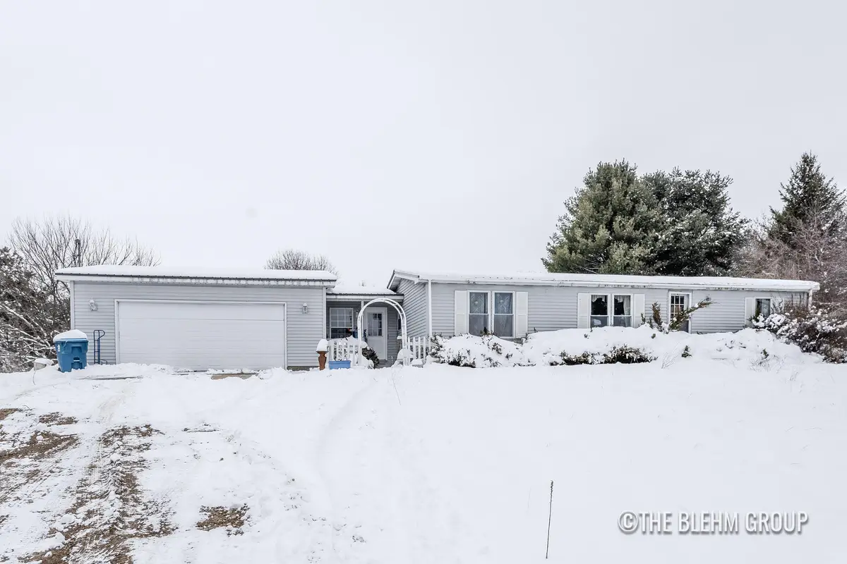8121 10 Mile Road Ne, Rockford, MI 49341 - Image #1