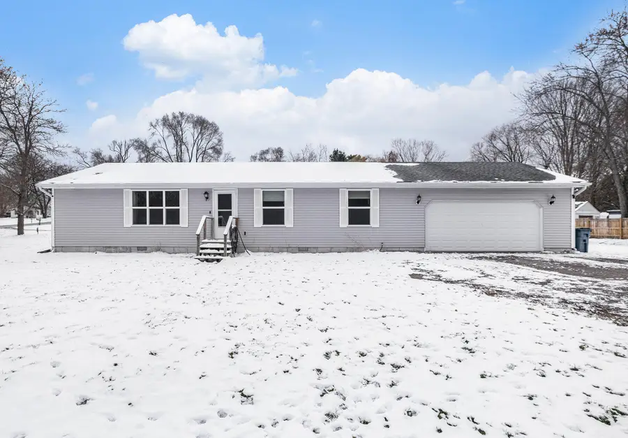 820 Emory Street, Howard City, MI 49329 - Image #3