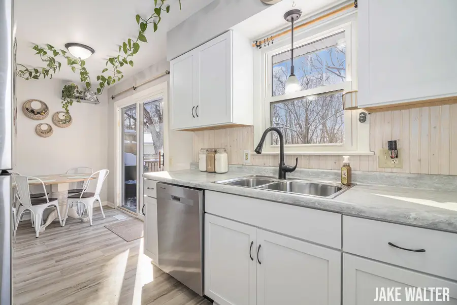 3235 Gladiola Avenue Sw, Wyoming, MI 49519 - Image #2