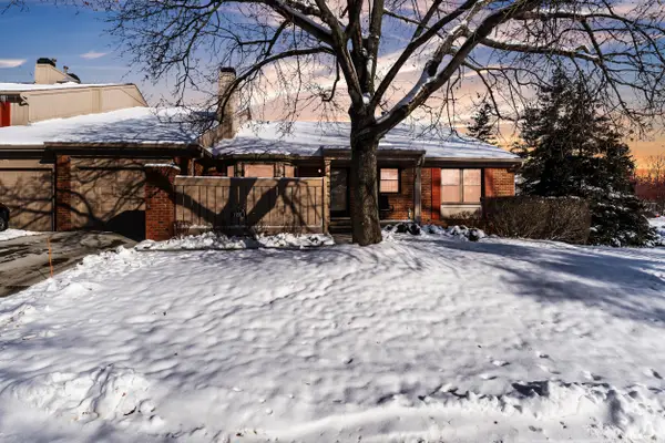 7156 Sturnbridge, West Bloomfield, MI 48322