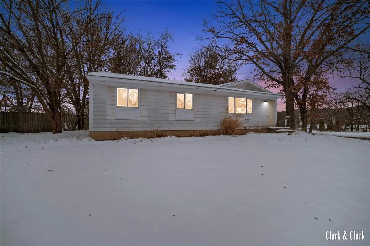 11189 Woodbushe Drive Se, Lowell, MI 49331 - Image #1
