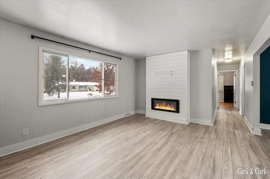 11189 Woodbushe Drive Se, Lowell, MI 49331 - Image #3