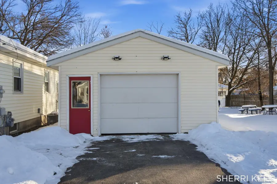 3276 Lombard Street Sw, Grandville, MI 49418 - Image #2