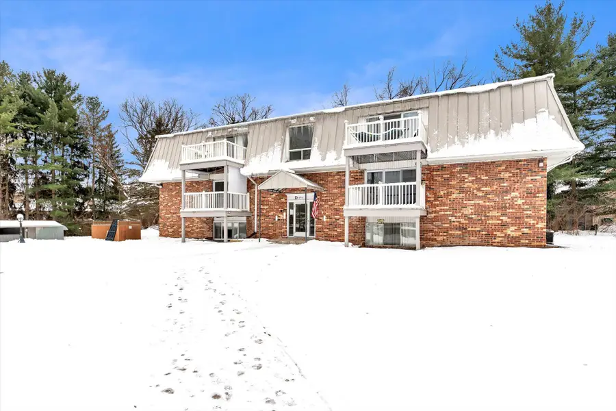 6716 Cascade Road Se #46, Grand Rapids, MI 49546 - Image #2