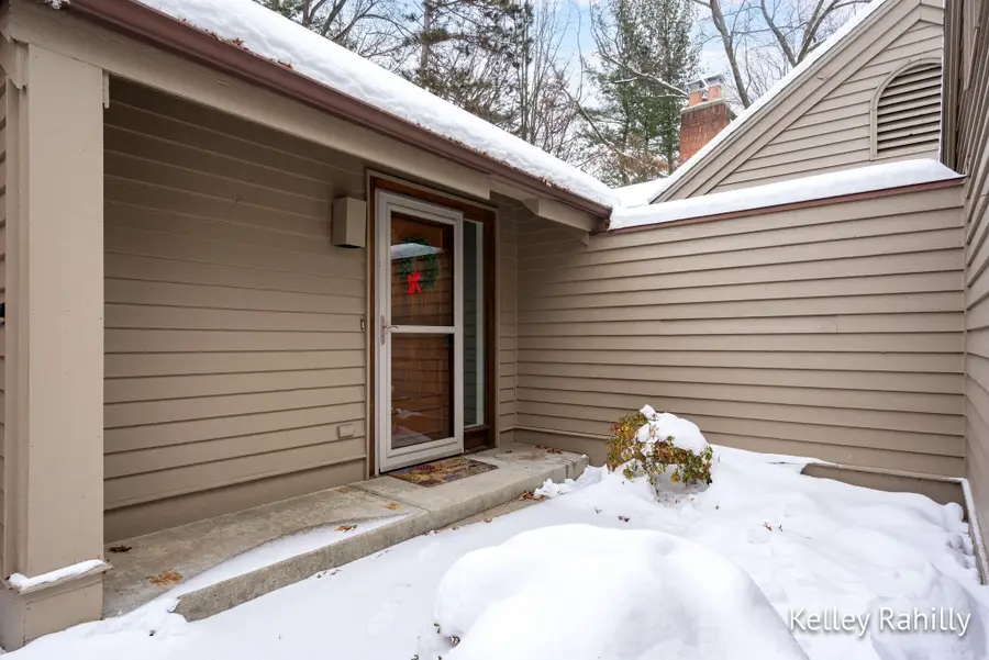 6587 Waybridge Drive Se, Grand Rapids, MI 49546 - Image #2