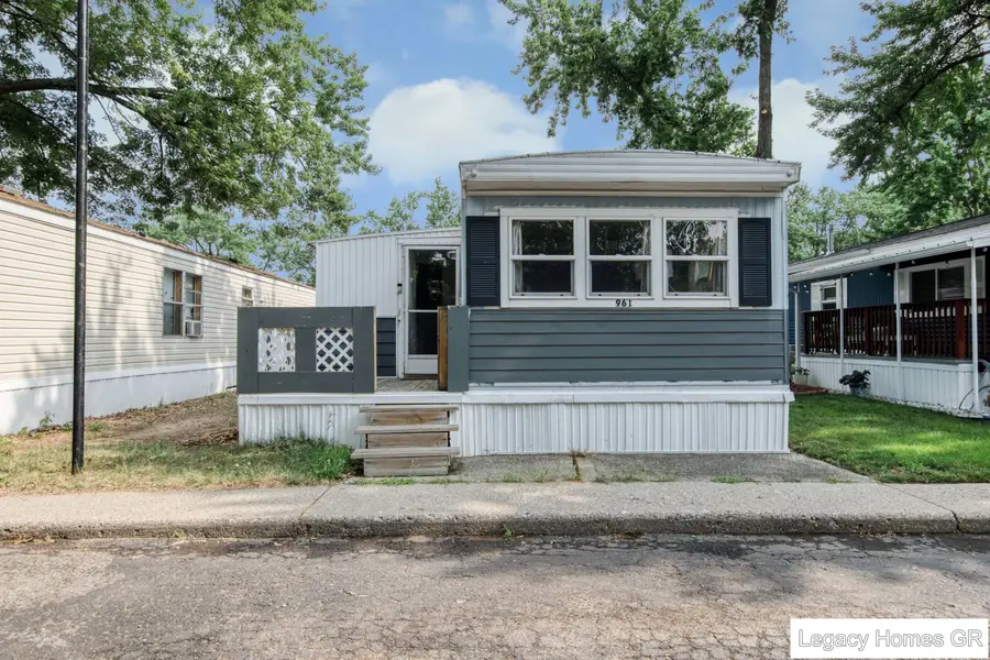 961 Dolphin Street Sw #013, Wyoming, MI 49509 - Image #2