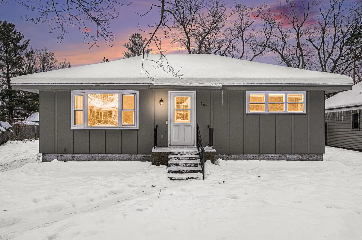 607 Central Bay Avenue, Holland, MI 49423 - Image #1