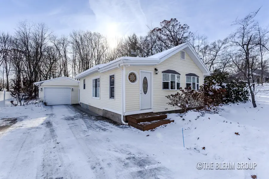 550 Clark Street Nw, Comstock Park, MI 49321 - Image #2