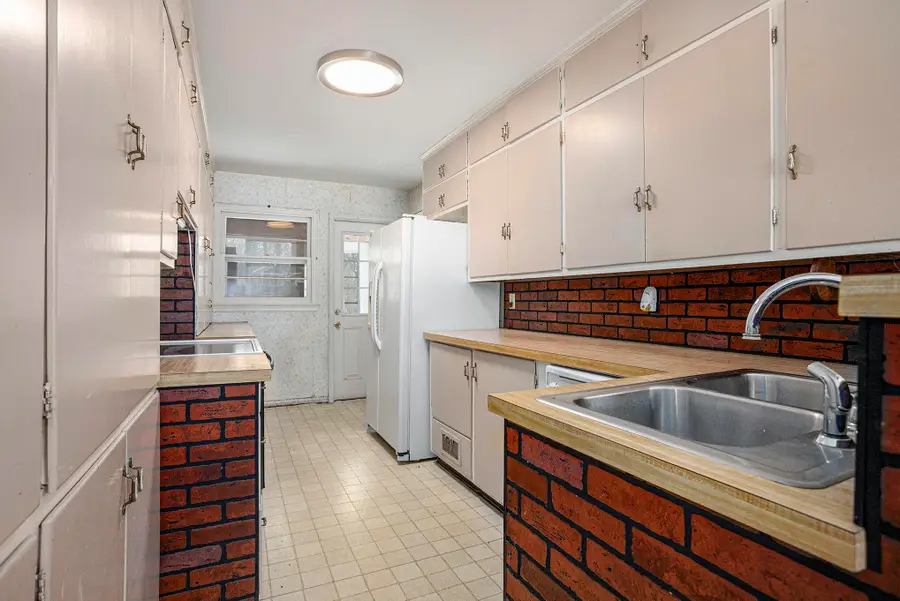 557 Ely Street, Allegan, MI 49010 - Image #2