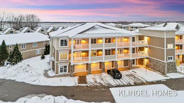 930 W Savidge Street #2, Spring Lake, MI 49456