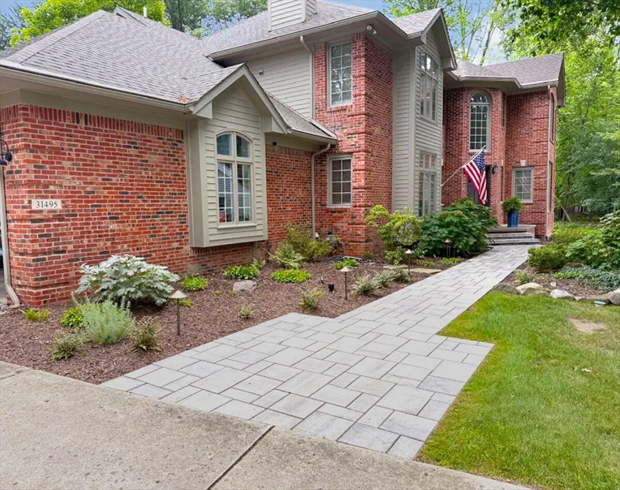 31495 Sleepy Hollow Lane, Beverly Hills, MI 48025 - Image #2