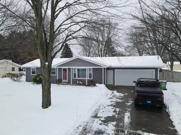 10300 Springwood Drive, Zeeland, MI 49464