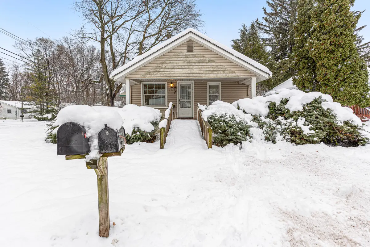 3303 Lexington Road, Waterford, MI 48328 - Image #1