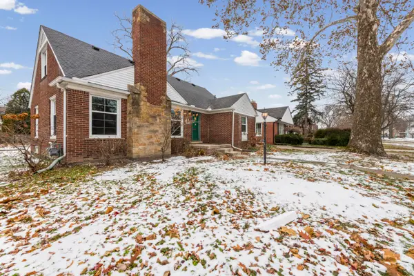 1158 Hawthorne Road, Grosse Pointe Woods, MI 48236