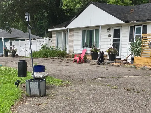 22333 Leewright, Southfield, MI 48033