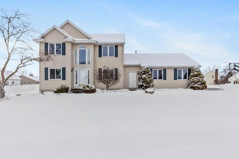 5075 Windybrook Drive Sw, Wyoming, MI 49418 - Image #1