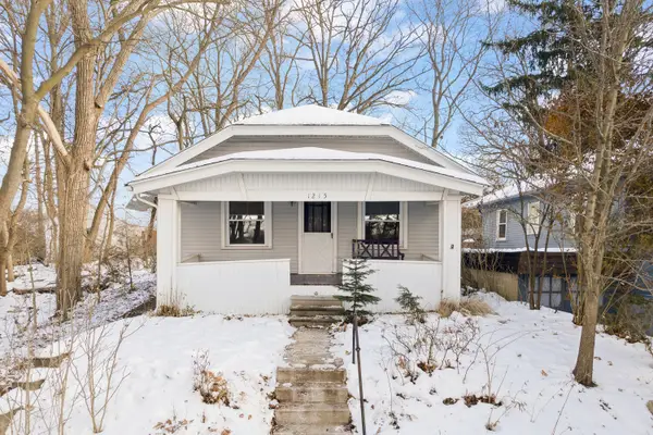 1215 Loeser Avenue, Jackson, MI 49203