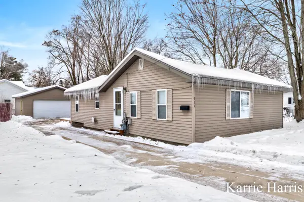 911 E Pearl Street, Greenville, MI 48838