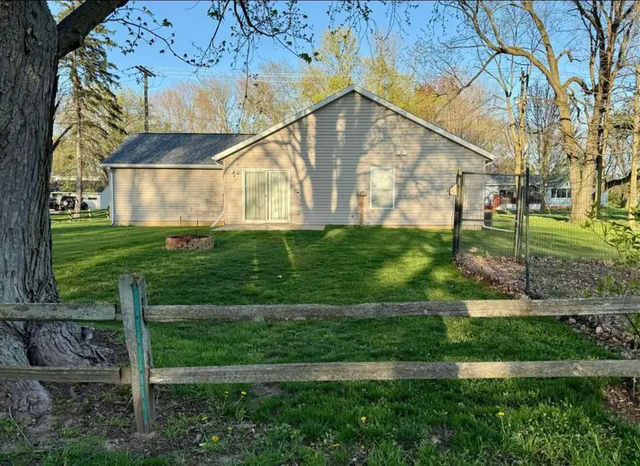 911 S Lincoln Avenue, Three Rivers, MI 49093 - Image #2