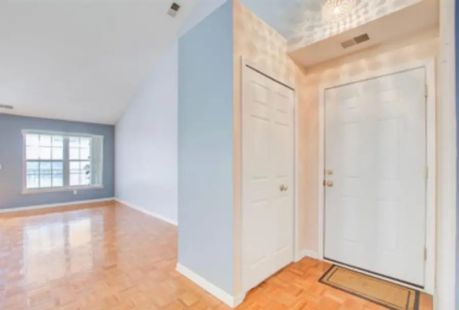 712 W Barrington Circle, Jackson, MI 49203 - Image #2