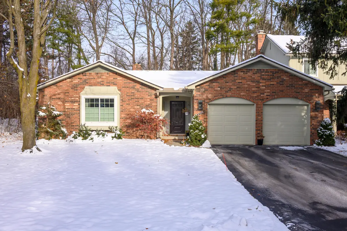 5592 N Adams Way, Bloomfield Hills, MI 48302 - Image #1