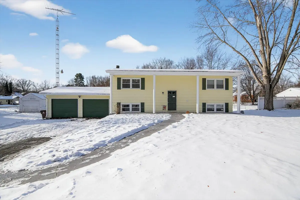 908 Springcrest Boulevard, Jackson, MI 49203 - Image #1