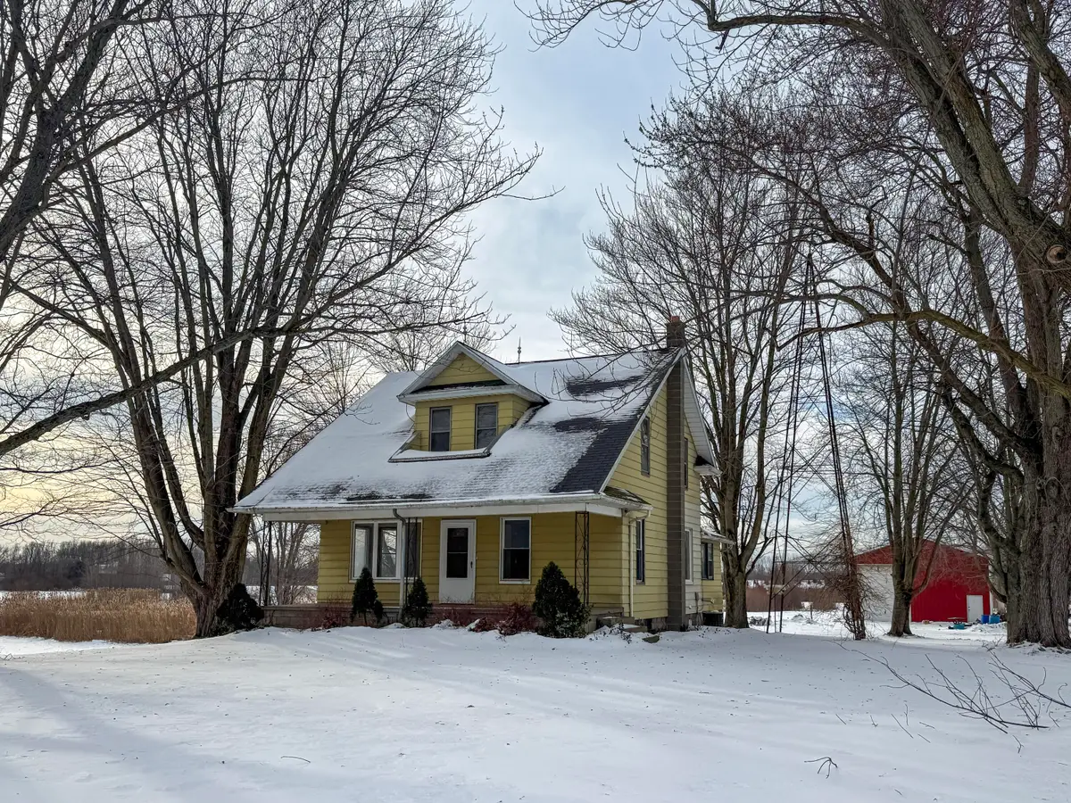 566 S Blue Creek Road, Benton Harbor, MI 49022 - Image #1